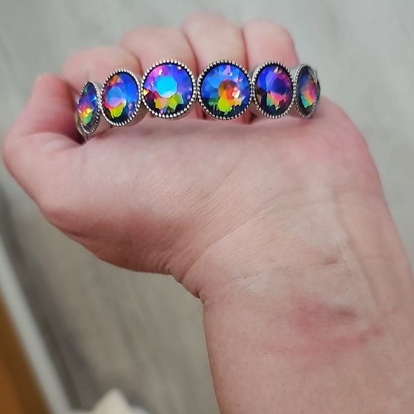 Elegant Multicolor Crystal Bracelet - Picture 9 of 10